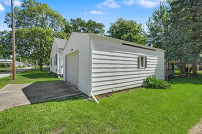 219 E 4th Street, Gibson City, IL 60936 - Photo 23
