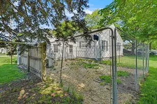 219 E 4th St, Gibson City, IL 60936 - Photo 21