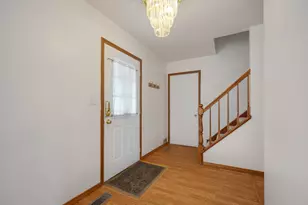 1127 Ashbrook Dr, Mundelein, IL 60060 - Photo 3