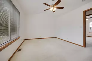 1127 Ashbrook Dr, Mundelein, IL 60060 - Photo 19