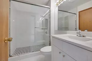 1127 Ashbrook Dr, Mundelein, IL 60060 - Photo 21