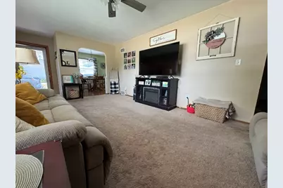 915 W 19th Street, Sterling, IL 61081 - Photo 5