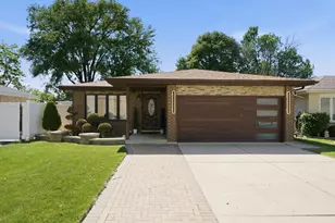 8320 Lamon Ave, Burbank, IL 60459 - Photo 1