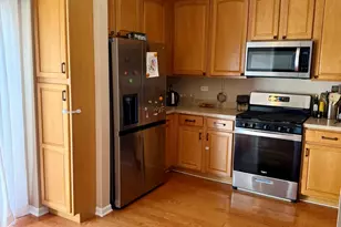 505 Cary Woods Cir, Cary, IL 60013 - Photo 3