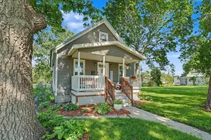 217 S State St, Gibson City, IL 60936 - Photo 3