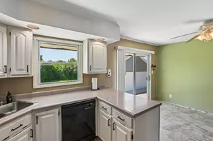 26 Hawthorne Ln, Streamwood, IL 60107 - Photo 11