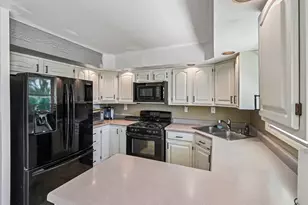 26 Hawthorne Ln, Streamwood, IL 60107 - Photo 9