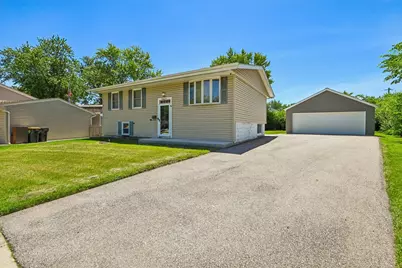 26 Hawthorne Lane, Streamwood, IL 60107 - Photo 3