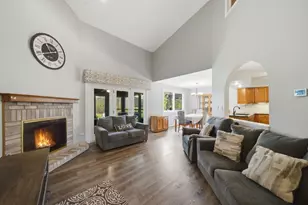 1661 Carmel Ct, Hoffman Estates, IL 60169 - Photo 7