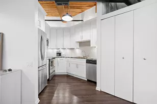 225 W Huron St, Chicago, IL 60654 - Photo 9