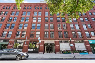 225 W Huron St, Chicago, IL 60654 - Photo 1
