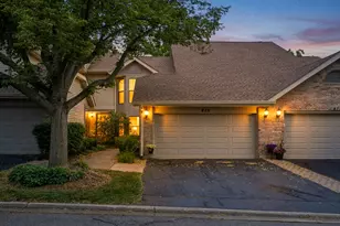 870 N Auburn Woods Dr, Palatine, IL 60067 - Photo 1