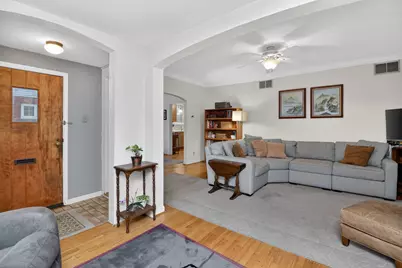 319 E Jefferson Avenue, Wheaton, IL 60187 - Photo 3