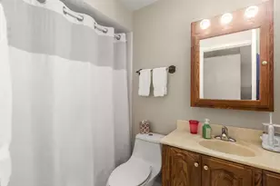 2653 N Bradford Dr, Arlington Heights, IL 60004 - Photo 11
