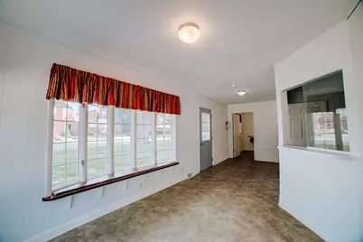 223 E Mulberry Street, Watseka, IL 60970 - Photo 11