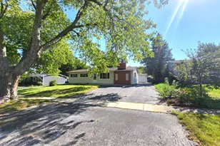 18455 W Meadow Ln, Gurnee, IL 60031 - Photo 1