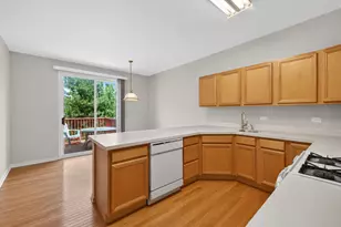 711 Red Oak Ct, Naperville, IL 60563 - Photo 11