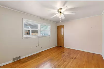 10553 S Calumet Avenue, Chicago, IL 60628 - Photo 9