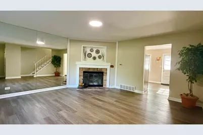 333 Cherry Valley Road, Vernon Hills, IL 60061 - Photo 5