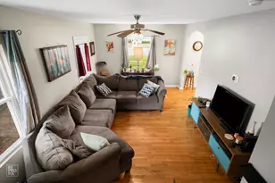 221 N Mill St, Naperville, IL 60540 - Photo 9