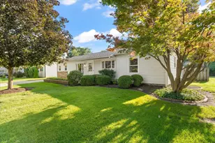 1010 Scottsdale Dr, Champaign, IL 61821 - Photo 3