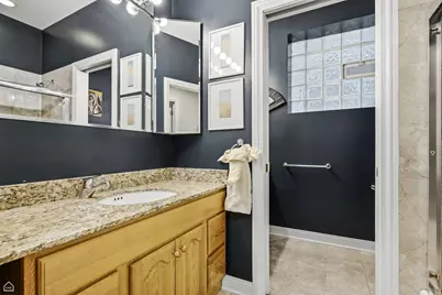 1310 W Roscoe Street, Chicago, IL 60657 - Photo 39