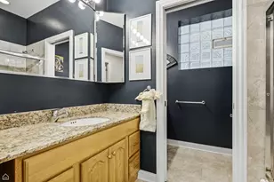 1310 W Roscoe St, Chicago, IL 60657 - Photo 39