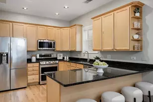 645 W Briar Pl, Chicago, IL 60657 - Photo 11