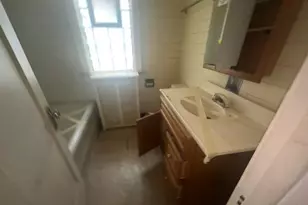 7819 S Bennett Ave, Chicago, IL 60649 - Photo 11