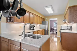 915 S See-Gwun Ave, Mount Prospect, IL 60056 - Photo 3