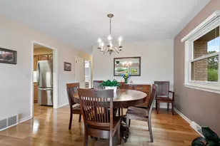 915 S See-Gwun Ave, Mount Prospect, IL 60056 - Photo 7