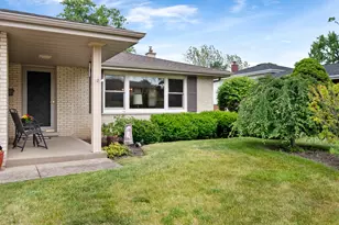 915 S See-Gwun Ave, Mount Prospect, IL 60056 - Photo 19