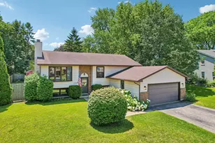 2359 High Point Dr, Lindenhurst, IL 60046 - Photo 1