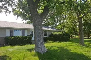 335 N Pine St, Piper City, IL 60959 - Photo 3