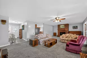 1526 Pebblewood Dr, Sycamore, IL 60178 - Photo 7