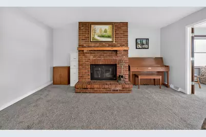 1526 Pebblewood Drive, Sycamore, IL 60178 - Photo 9
