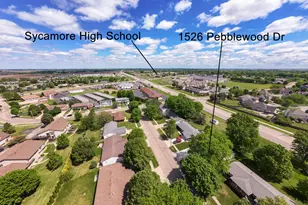 1526 Pebblewood Dr, Sycamore, IL 60178 - Photo 3
