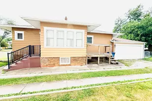 810 E Lincoln St, Hoopeston, IL 60942 - Photo 3