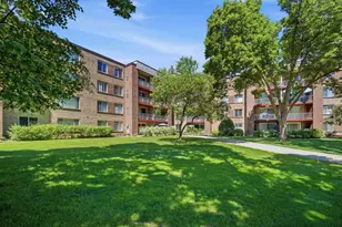 945 E Kenilworth Ave, Palatine, IL 60074 - Photo 1