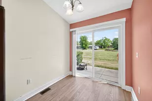 3925 S Pointe Dr, Dekalb, IL 60115 - Photo 13