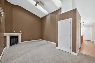3925 South Pointe Drive #B, Dekalb, IL 60115 - Photo 9