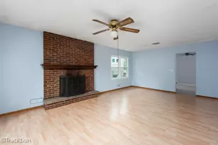 571 S Smith Blvd, Aurora, IL 60505 - Photo 5