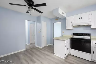 571 S Smith Boulevard, Aurora, IL 60505 - Photo 7