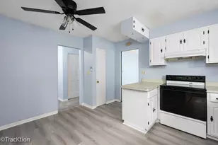 571 S Smith Blvd, Aurora, IL 60505 - Photo 7