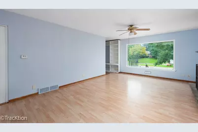 571 S Smith Boulevard, Aurora, IL 60505 - Photo 3