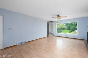 571 S Smith Blvd, Aurora, IL 60505 - Photo 3