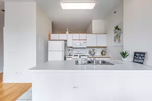 340 W Superior St, Chicago, IL 60654 - Photo 9