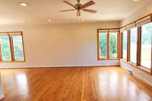 4715 W Lake Ave, Glenview, IL 60025 - Photo 3