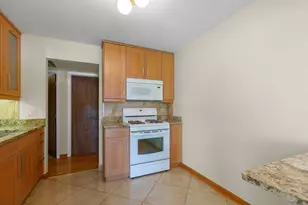 235 Blossom Ct, Buffalo Grove, IL 60089 - Photo 11