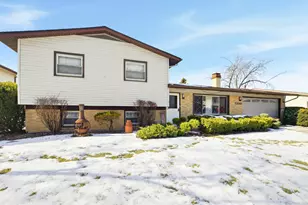7388 Coventry Ln, Hanover Park, IL 60133 - Photo 3
